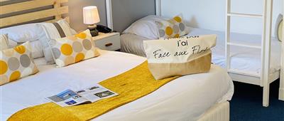 Behindertengerechtes Doppelzimmer im 3-Sterne-Hotel Face aux Flots, einem charmanten Hotel mit Pool und Lounge-Bar auf der Insel Oléron